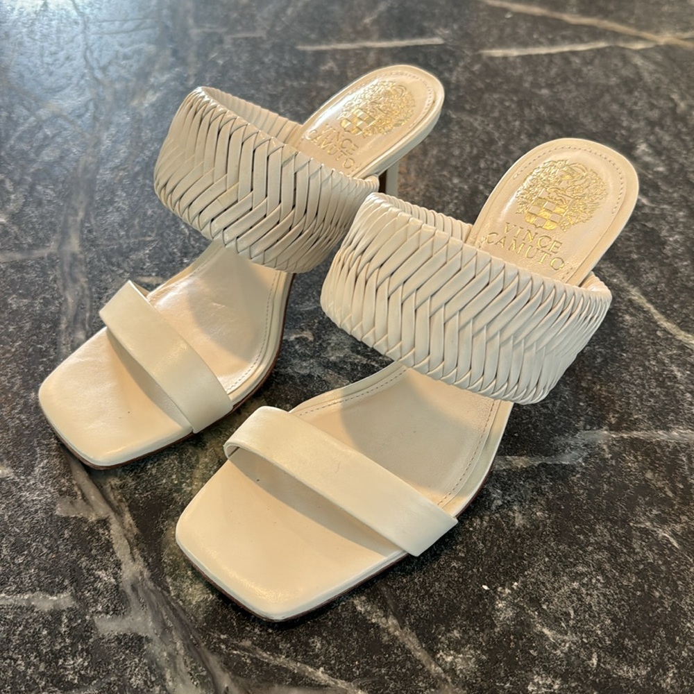 Vince Camuto Cream Leather 6M Heels
